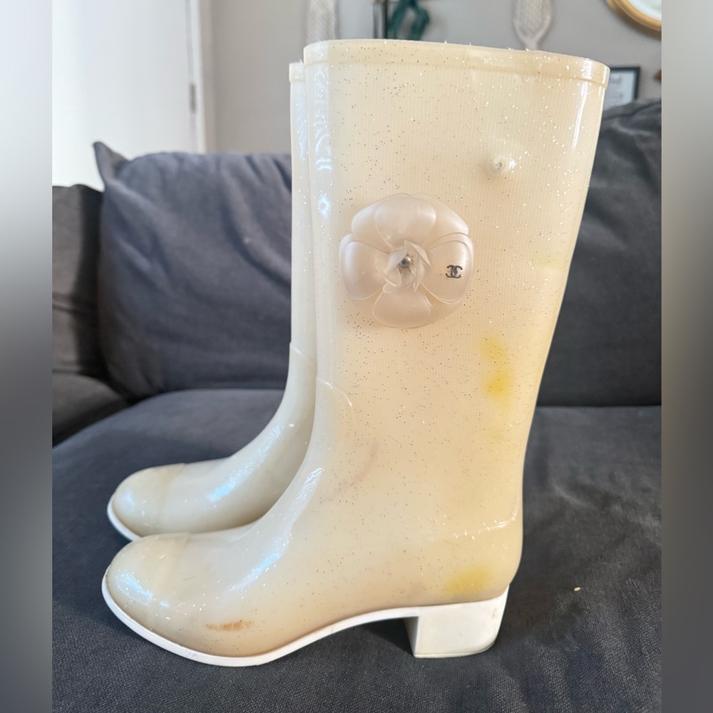 CHANEL Cream Winter & Rain Boots - Picture 8 of 10